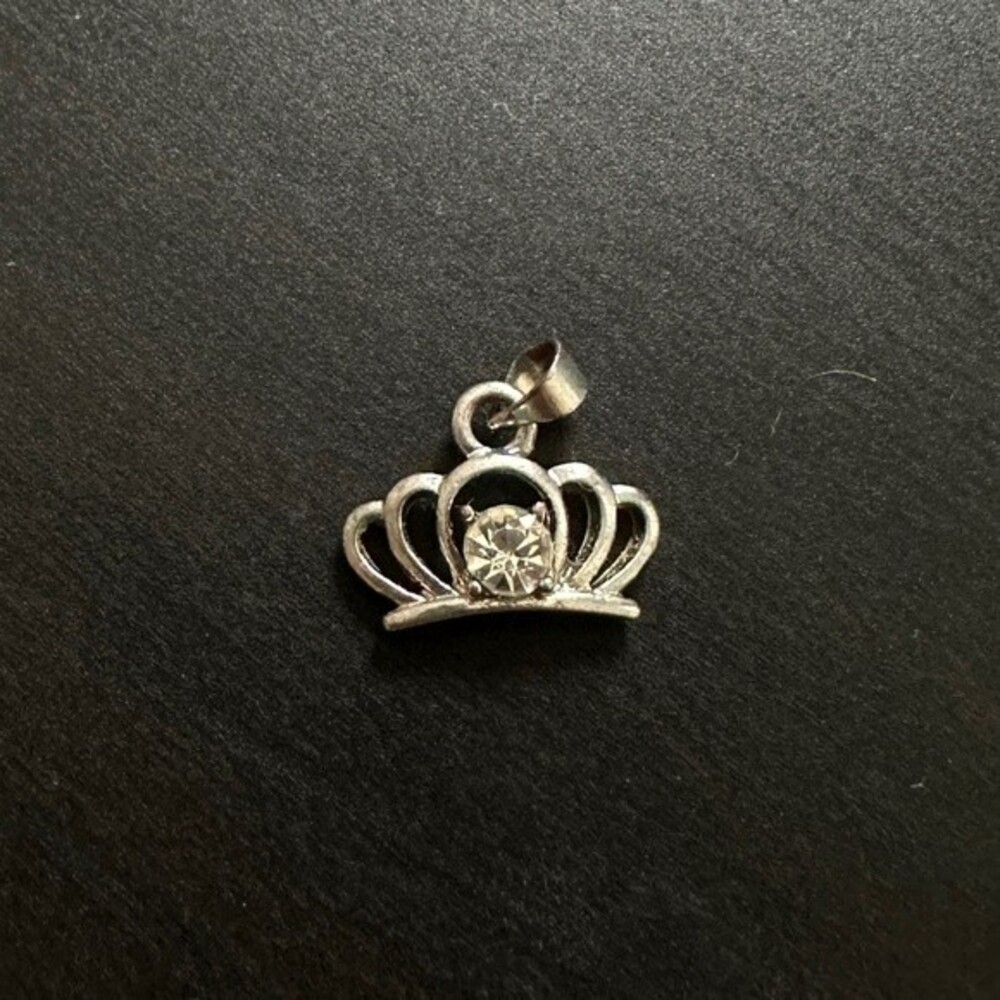 Vintage silver crown pendant